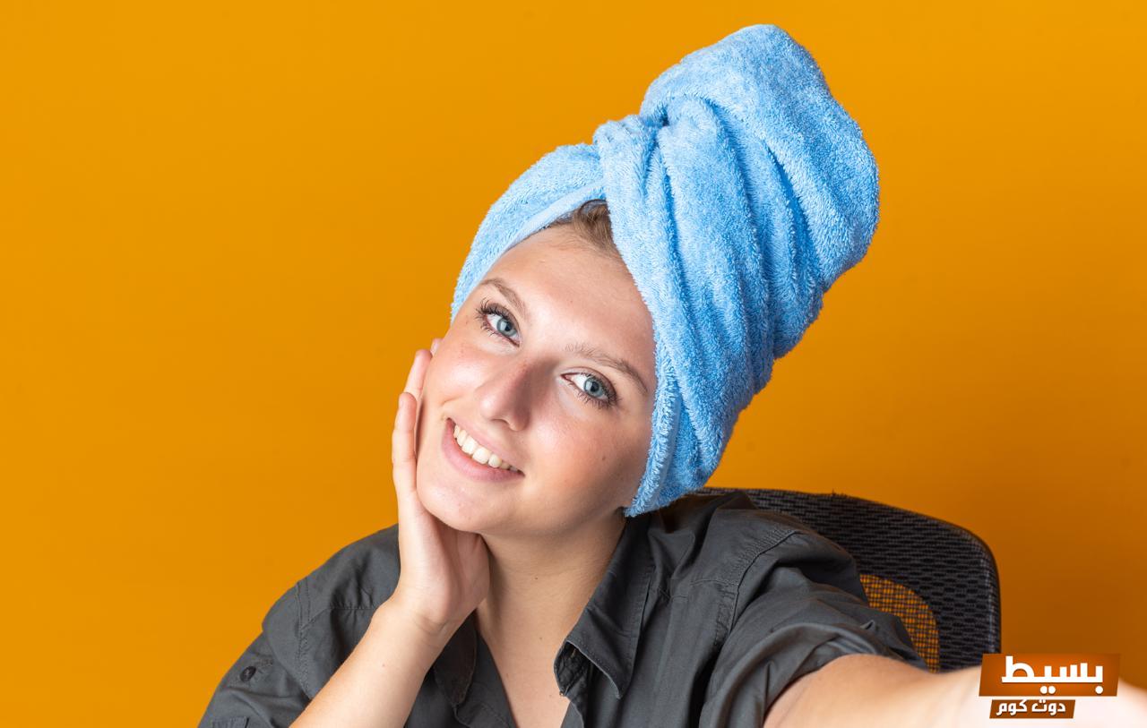 فوائد الفوتة المايكروباير للشعر اكتشف السر الساحر لجمال شعرك وصحته! 3 فوائد الفوطة المايكروفايبر للشعر