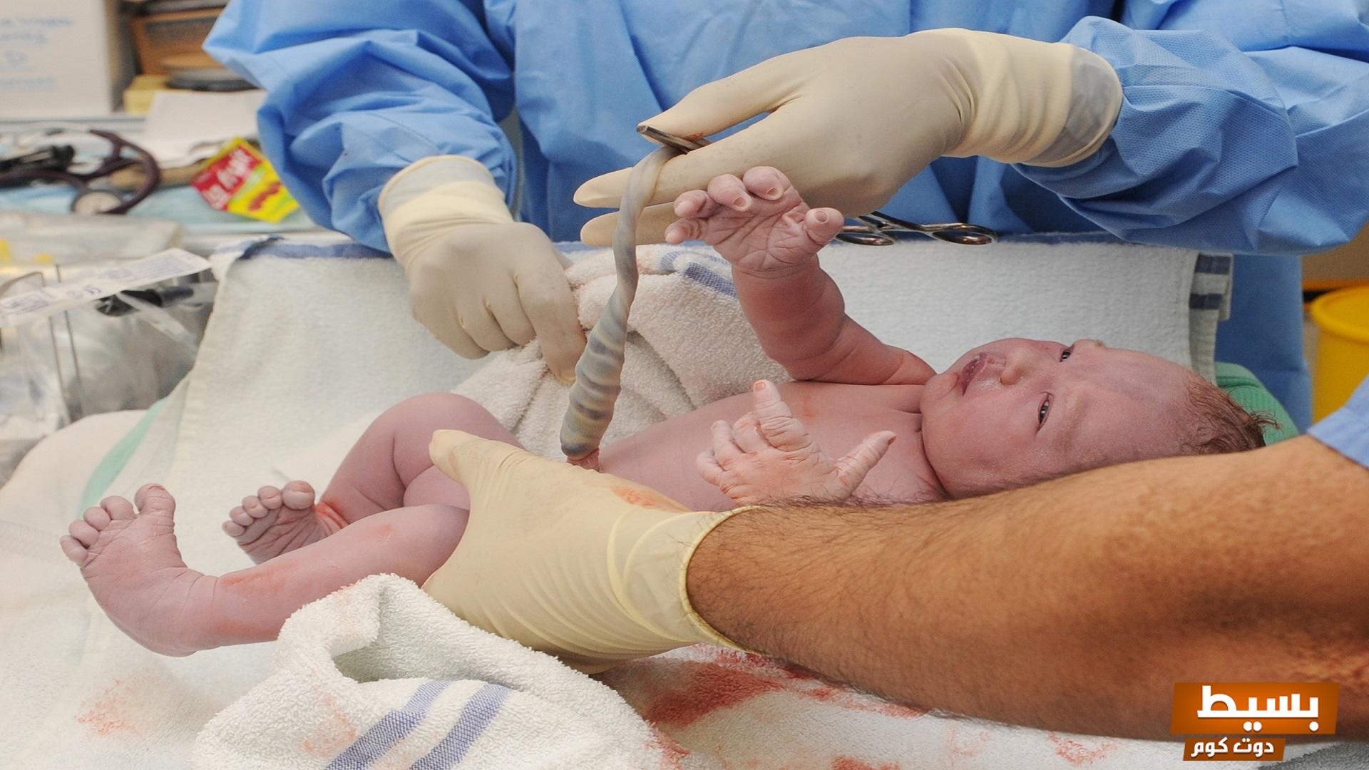 أهم دلالات قطع الحبل السري في المنام ومعناه بالتفصيل اكتشف أسرار ورموز هذا الحلم العميق وتأثيره على حياتك! 4 قطع الحبل السري في المنام