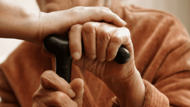 حكم لها معنى مؤثر دروس حياة تلهم القلوب وتغير المصائر 3 كلمات مؤثرة عن بر الوالدين