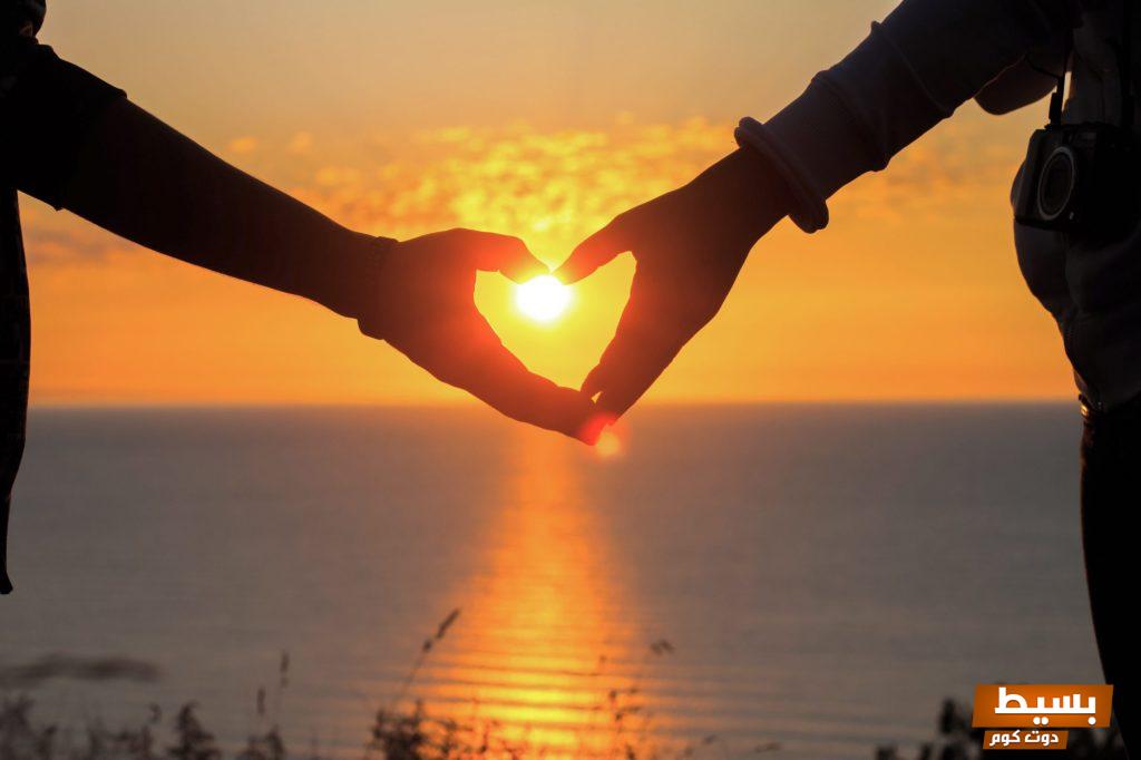 كيف أعرف أن شخص يحبني من تصرفاته اكتشف الدلائل الواضحة والعلامات المؤكدة التي تكشف مشاعر الحب! 6 كيف أعرف أن شخص يحبني من تصرفاته