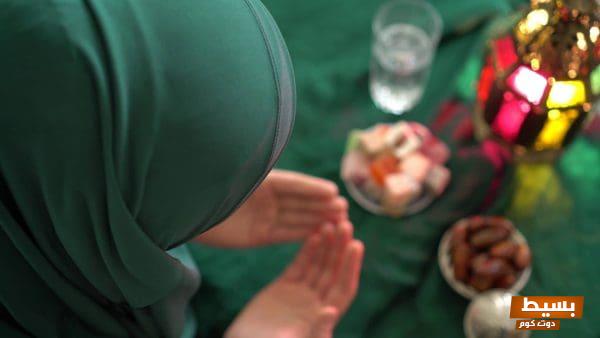 هل النوم في حضن الزوج يبطل الصيام اكتشف الحقيقة المدهشة التي قد تغير فهمك! 1 ما هي مبطلات الصيام عند المرأة 1