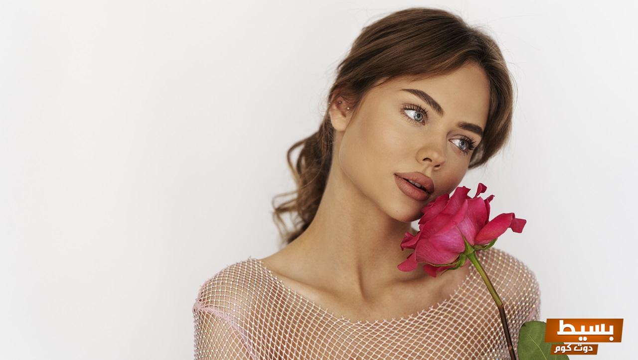 ماسكات الكركديه الحل الطبيعي لبشرة مشرقة وجذابة! اكتشف فوائدها المذهلة وكيفية استخدامها للحصول على نتائج رائعة! 4 ماسكات الكركديه