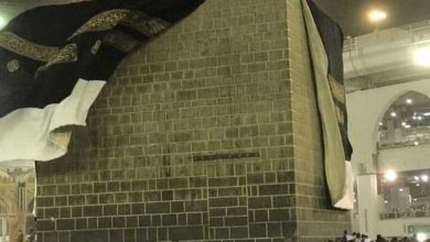 لماذا الركن اليماني مكشوف اكتشف الأسرار الغامضة وراء هذا الظاهرة الفريدة! 9 من أول من بنى الكعبة 1