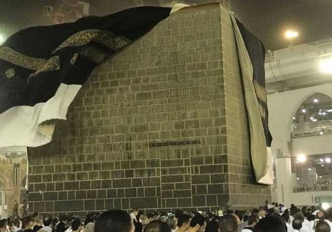 لماذا الركن اليماني مكشوف اكتشف الأسرار الغامضة وراء هذا الظاهرة الفريدة! 1 من أول من بنى الكعبة 1