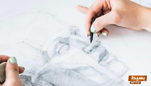 رسومات عصرية ومؤثرة عن الفن والحياة الاجتماعية اكتشف الأبعاد الخفية والإلهام في كل تفصيلة! 1 موضوع عن الرسم وأثره في حياتنا scaled